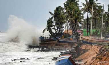 সাগরে নিম্নচাপ, ঢাকাসহ ৬ বিভাগে ভারী বৃষ্টির আভাস