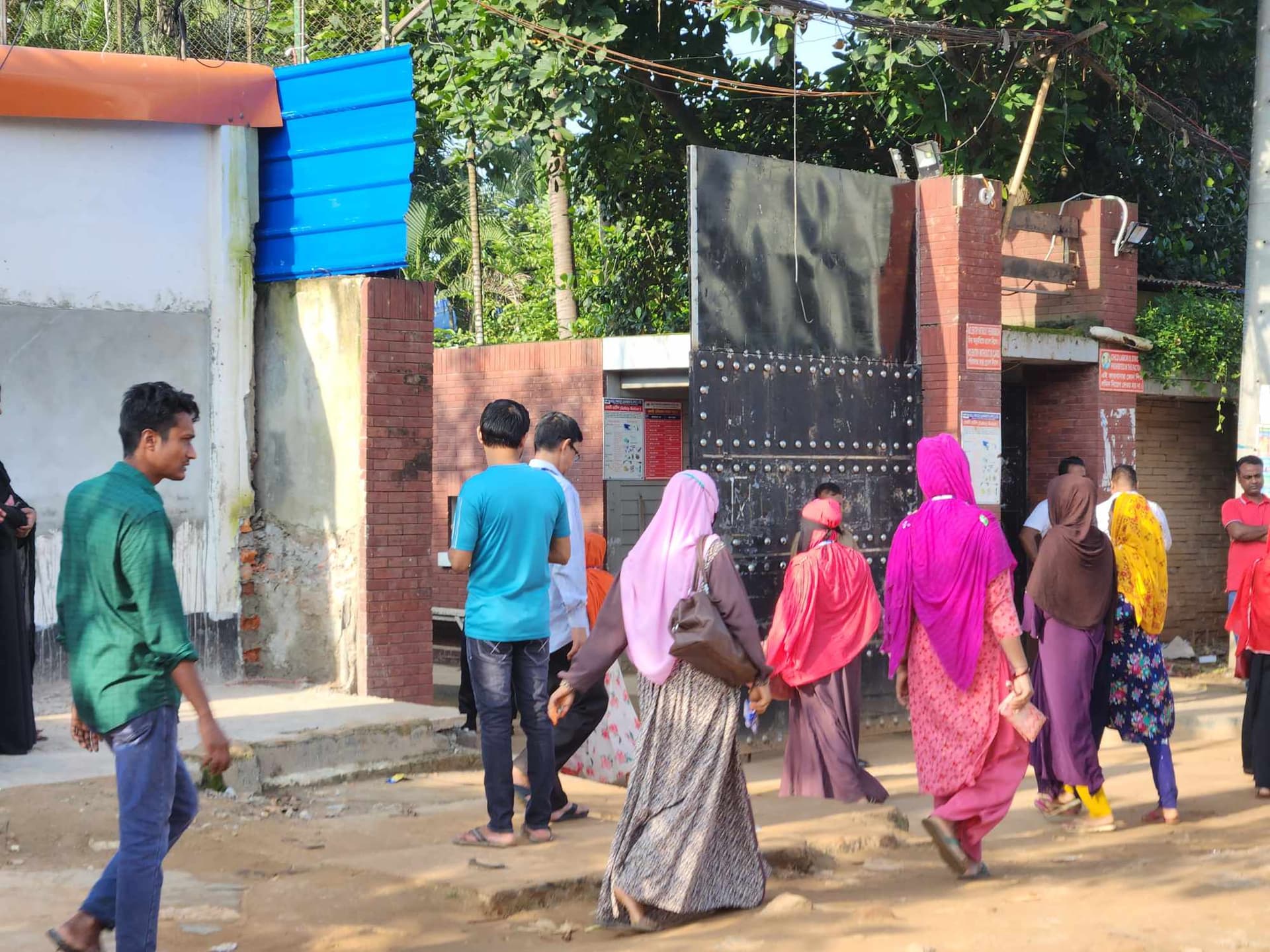 আশুলিয়ায় ব্যস্ততা ফিরলেও বন্ধ ৪৯ কারখানা