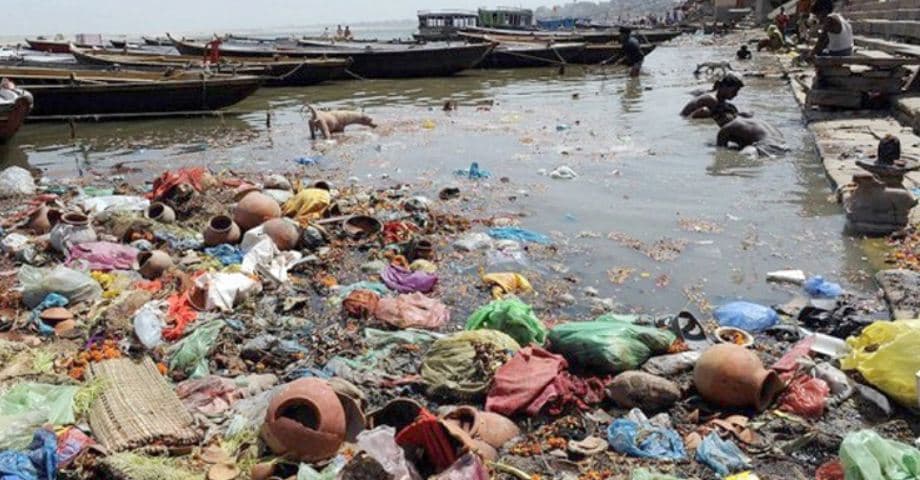 নদীতে বর্জ্য ফেললে ৩ বছর কারাদণ্ড