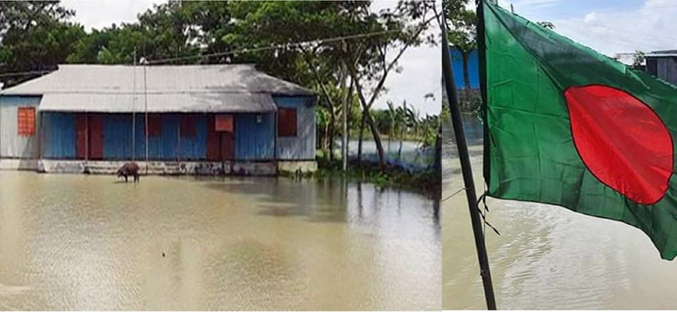 মেহেন্দিগঞ্জে হাঁটু পানি মাড়িয়ে যেতে হয় শ্রেণিকক্ষে