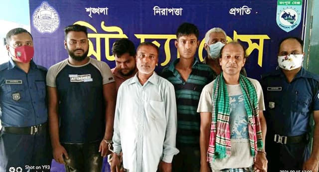 হিলিতে পুলিশের বিশেষ অভিযানে আটক ৭