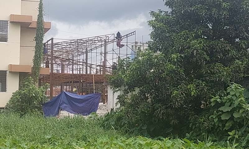 মাইজদীতে গণপূর্তের শত কোটি টাকার জায়গায় চলছে মার্কেট নির্মাণ!