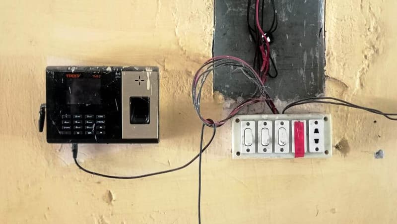 কালকিনিতে ১৯৯ প্রাথমিক বিদ্যালয়ে হাজিরা যন্ত্র নষ্ট ! ব্যবহার হয়নি একদিনও