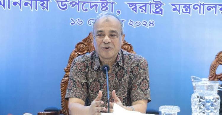 প্রতিবেশী দেশে ইলিশ ও সার চোরাচালানের ঝুঁকি রয়েছে: স্বরাষ্ট্র উপদেষ্টা