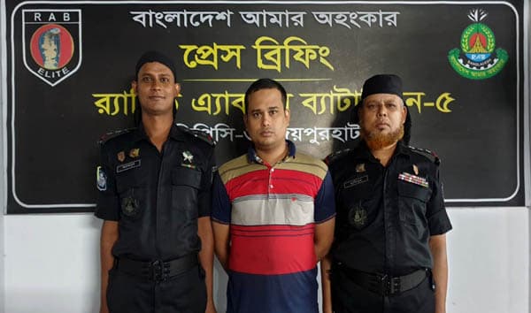 নওগাঁয় ১৪মণ অবৈধ বিস্ফোরক দ্রব্যসহ ব্যবসায়ী গ্রেফতার