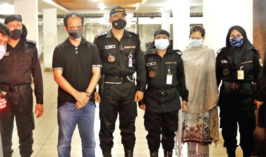 ইভ্যালির চেয়ারম্যান ও সিইওকে নেয়া হচ্ছে আদালতে