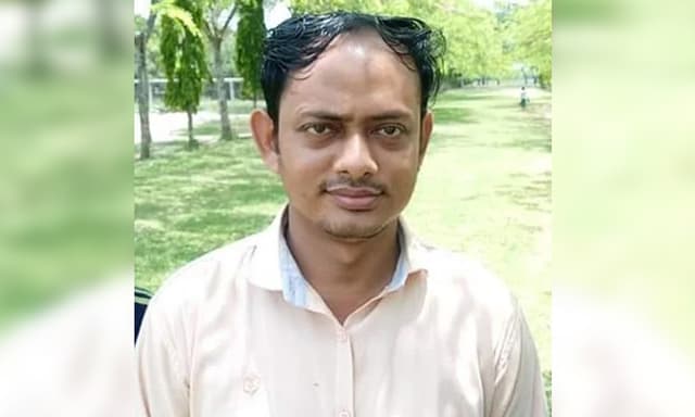 পরীক্ষা চলাকালেই পরীক্ষার্থীদের পিটালেন কেন্দ্র কর্মকর্তা!