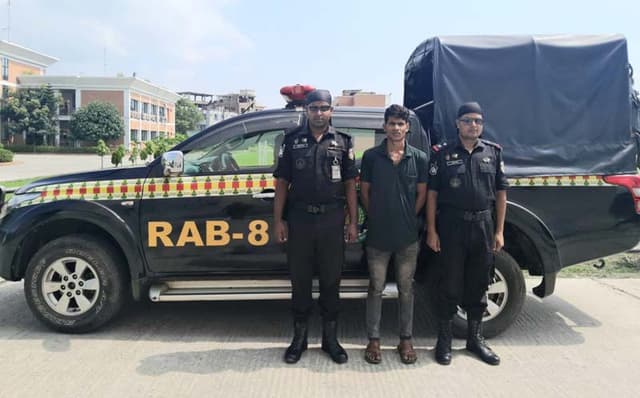 কু-প্রস্তাবে রাজি না হওয়ায় নার্সকে কোপানো সেই আসামী গ্রেফতার