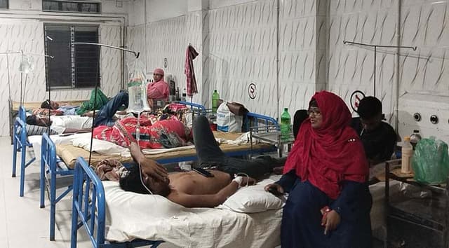 ঝালকাঠিতে ডেঙ্গু, আল্টাসোনগ্রাম পরিক্ষা বন্ধ, মশারী ছাড়া রোগী