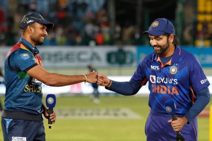 ফাইনালে টস জিতে ব্যাটিংয়ে শ্রীলঙ্কা
