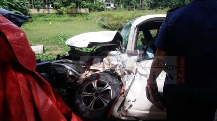 প্রাইভেটকার-পিকআপভ্যানের সংঘর্ষে দাদা-নাতি নিহত
