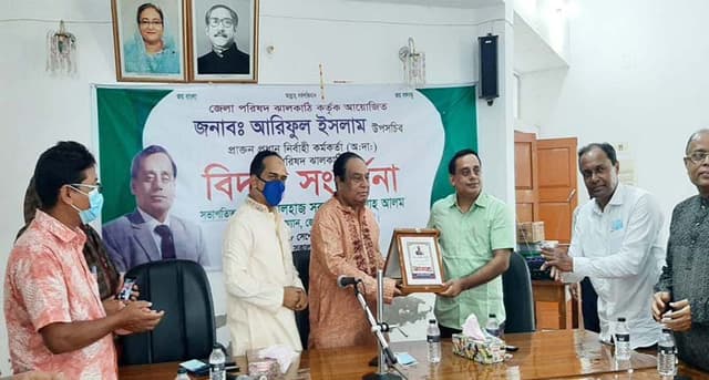 ঝালকাঠি জেলা পরিষদের নির্বাহী কর্মকর্তাকে বিদায়ী সংবর্ধনা