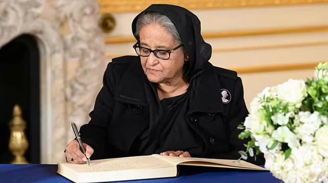 ওয়েস্টমিনস্টার হলে শোক বইতে স্বাক্ষর করলেন প্রধানমন্ত্রী