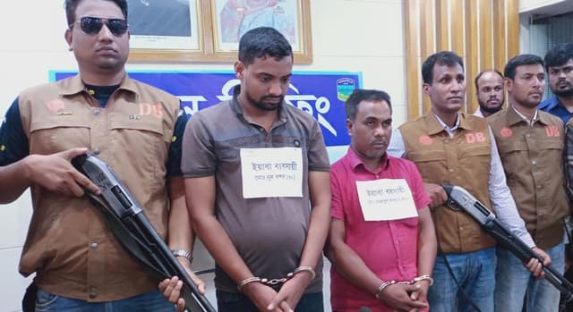 নেত্রকোণায় ১০৩০ পিস ইয়াবাসহ আটক -২