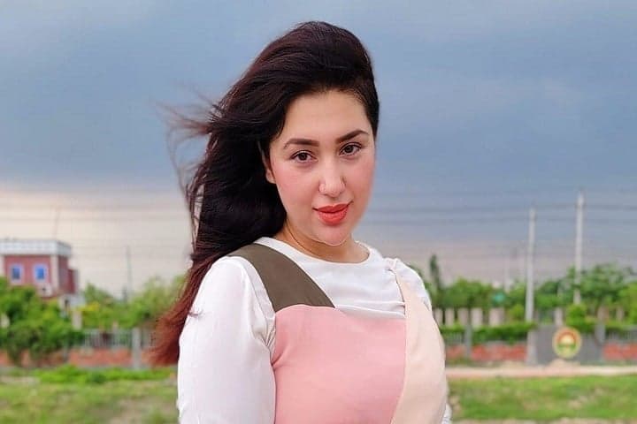 ফেসবুকে আবেগঘন স্ট্যাটাস অপু বিশ্বাসের