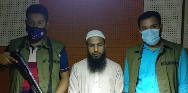 জঙ্গি সন্দেহে এক বই প্রকাশক গ্রেপ্তার
