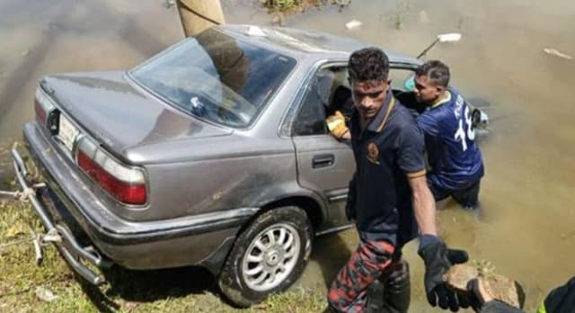 যাত্রীসহ প্রাইভেটকার পানিতে, নিহত ১