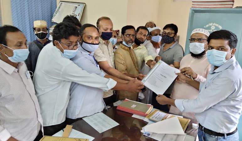 ভূরুঙ্গামারীতে বিচারের দাবিতে শিক্ষকদের স্মারকলিপি প্রদান