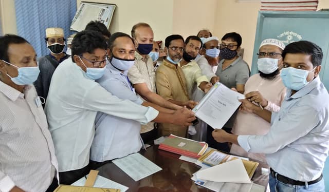 ভূরুঙ্গামারীতে বিচারের দাবিতে শিক্ষকদের স্মারকলিপি প্রদান