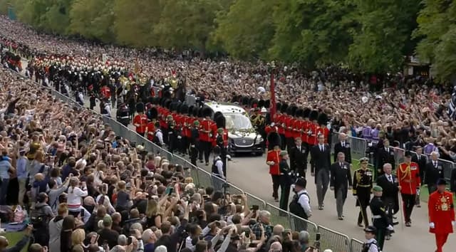 উইন্ডসর ক্যাসেলের পৌঁছেছে রানির কফিন