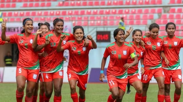 নেপালকে ৩ গোল দিয়ে শিরোপার কাছে বাংলাদেশ