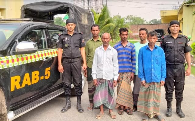 লালপুরে চোলাইমদ তৈরী ও বিক্রয়ের অপরাধে আটক-৫