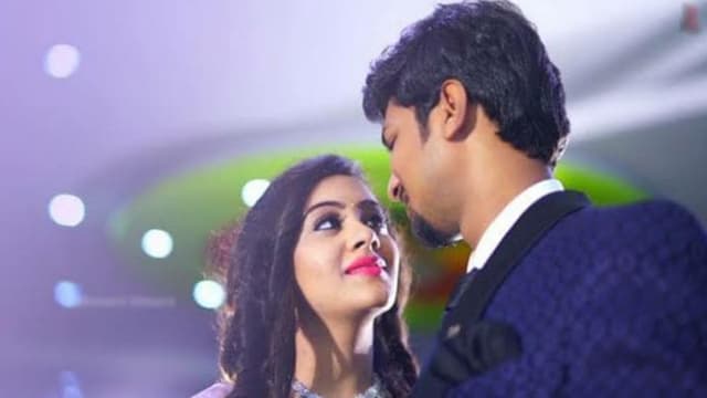 মেয়েরা গোপনে ছেলেদের কোন জিনিস দেখে ?