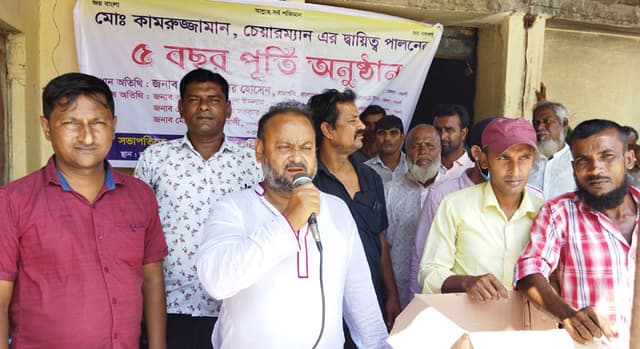 ধামইরহাটে নেতাকর্মীদের নিয়ে ইউপি চেয়ারম্যানের ৫ বছর পূর্তি উদযাপন