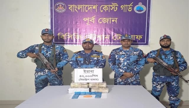 কোস্টগার্ডের অভিযানে টেকনাফে ৪২ হাজার ইয়াবা জব্দ
