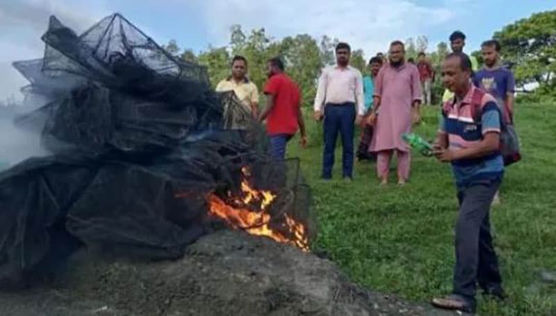 বিরামপুরে অভিযানে নিষিদ্ধ জাল জব্দ