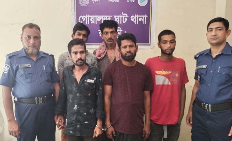গোয়ালন্দে পুলিশের অভিযানে পলাতক ৫ আসামী গ্রেফতার