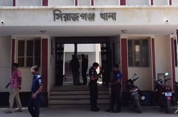 পণ্যবাহী ট্রাককে সিএনজি অটোরিকশার ধাক্কা, নিহত ২