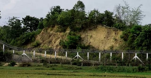 সীমান্তে বিস্ফোরণের বিকট শব্দ, আতঙ্কে স্থানীয়রা