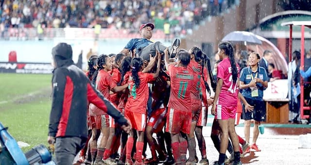 নারী ফুটবল দলকে ৫০ লাখ টাকা পুরস্কার ঘোষণা বিসিবির