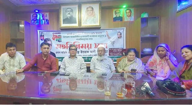 কাউখালীতে সাংবাদিকদের সাথে কেন্দ্রীয় আ’লীগ নেতার মতবিনিময়