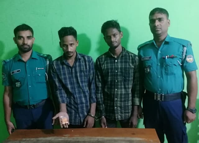 বরিশালে ইয়াবা সহ দুই মাদক ব্যবসায়ী আটক