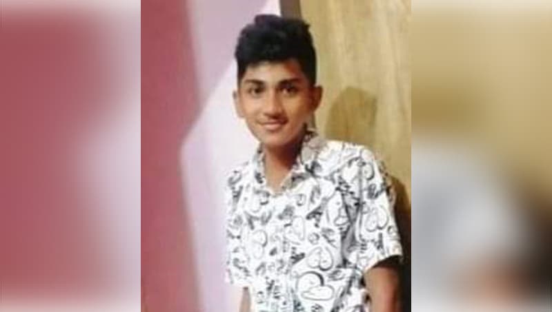 পড়তে বসতে বলায় মায়ের হিজাব দিয়ে গলায় ফাঁস ছেলের !