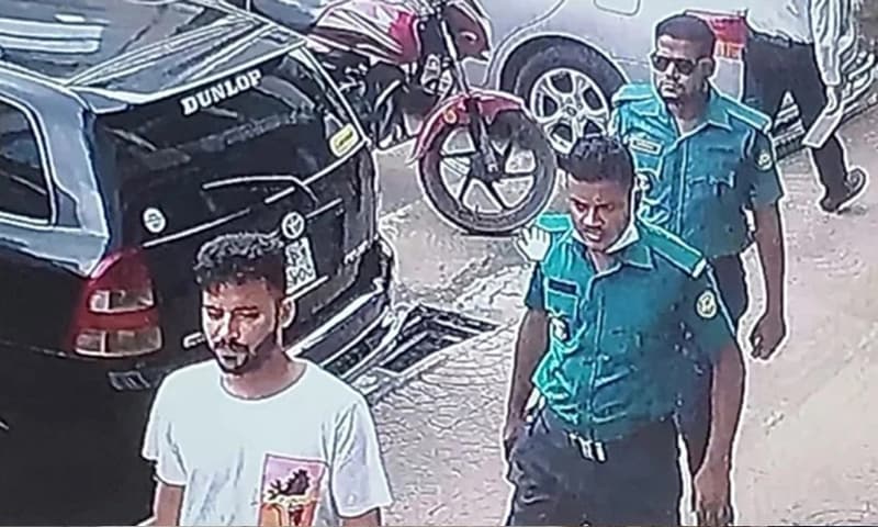 ব্যাংকের ২০ লাখ টাকা ছিনতাইয়ের ঘটনায় দুই পুলিশ সহ গ্রেপ্তার ৫