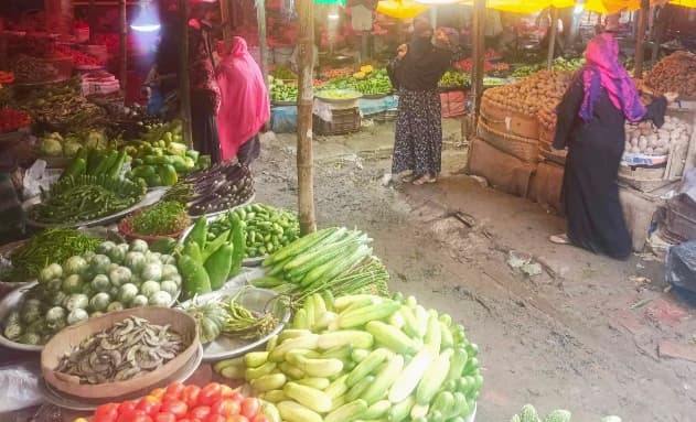 দেবীদ্বারে সরকার নির্ধারিত ৩৬ টাকার আলু বিক্রি হচ্ছে ৫০ টাকায়