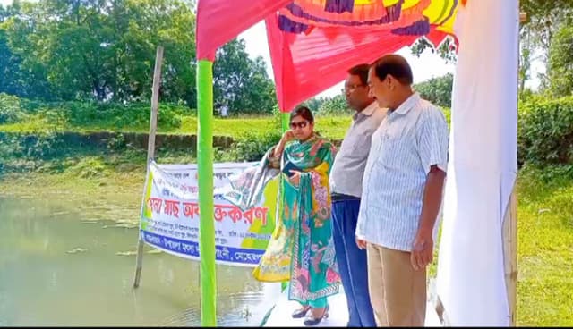 গাংনীতে পোনামাছ অবমুক্তকরণ