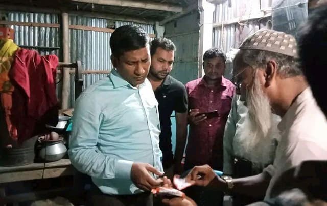 শৈলকুপায় নকল ওষুধ কারখানায় হানা