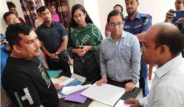 সাপাহারে ভূয়া চিকিৎসক আটক, ক্লিনিক বন্ধ
