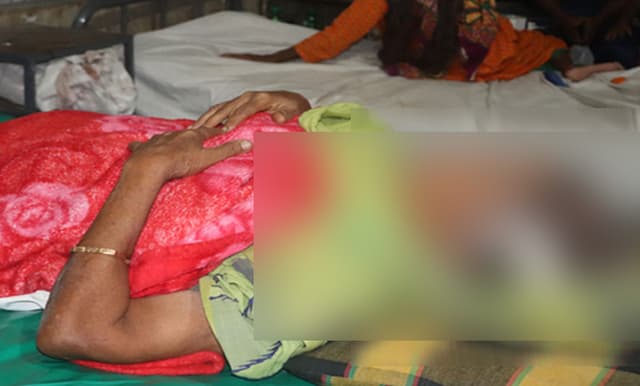 আলহাজ্ব না লেখায় ৫ জনকে কুপিয়ে জখম