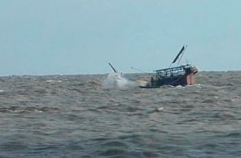 সুরমায় বাল্কহেডের ধাক্কায় নৌকাডুবি, নিখোঁজ ৩