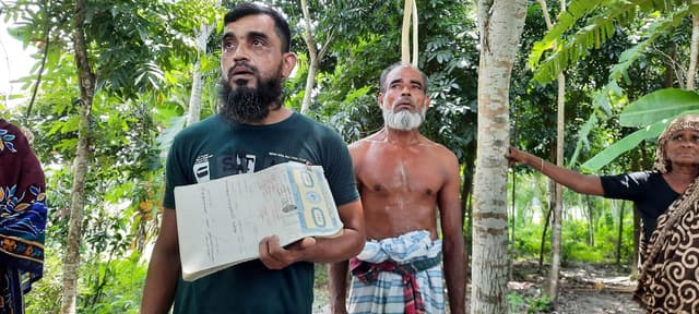 কালকিনি ক্রয়কৃত জমি রক্ষার দাবিতে মানুষের দ্বারে-দ্বারে দিনমজুর পরিবার