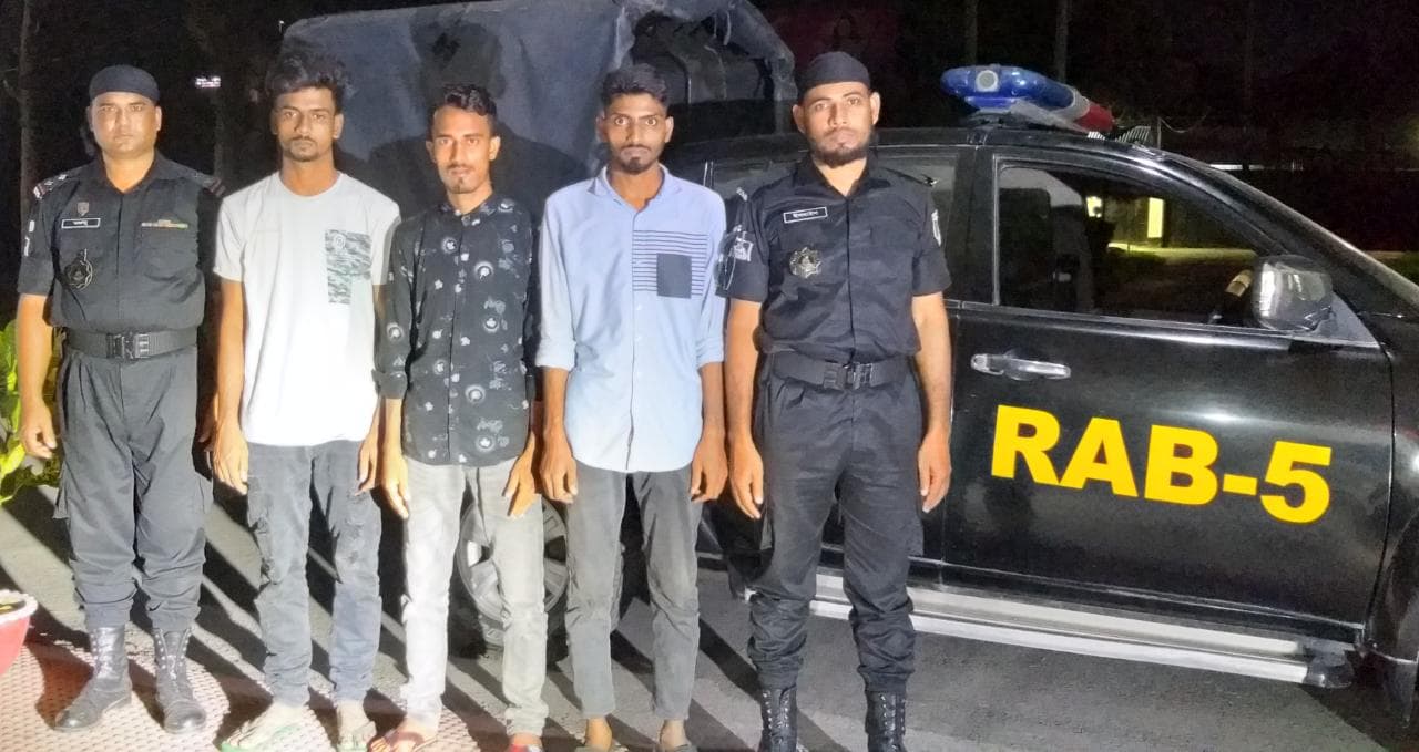 লালপুরে ইমো প্রতারক চক্রের তিন সদস্য আটক