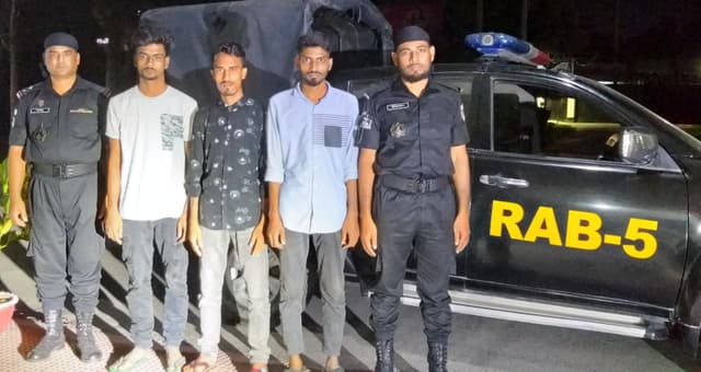 লালপুরে ইমো প্রতারক চক্রের তিন সদস্য আটক