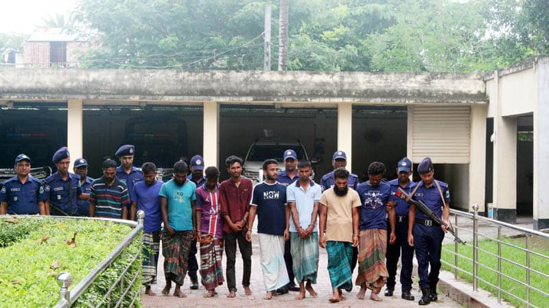 রাণীনগরে ডাকাত চক্রের ৯ সদস্য গ্রেফতার