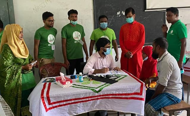 ধামইরহাটে এক হাজার অসহায়কে ফ্রি চিকিৎসা সেবা