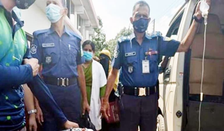 প্রেমের স্বীকৃতি পেতে গায়ে আগুন স্বামী পরিত্যক্তা নারীর !